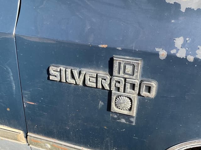 Image of Chevrolet Silverado 10 equipment image 4