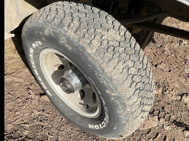 Image of Chevrolet Silverado 10 equipment image 2