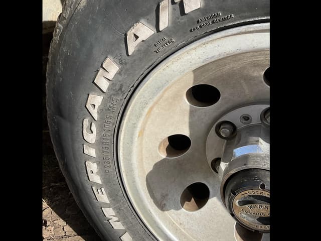 Image of Chevrolet Silverado 10 equipment image 3