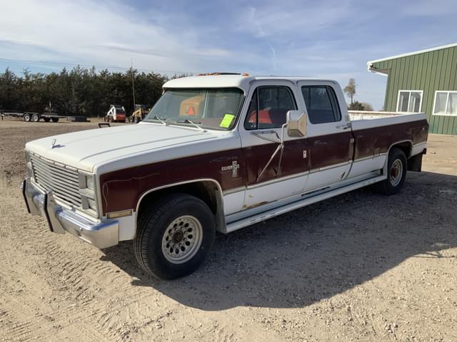 Image of Chevrolet 3500 equipment image 2