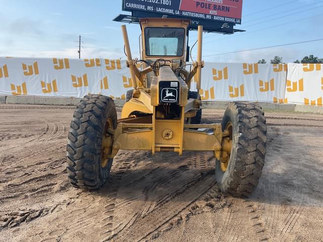 Image of John Deere 670A equipment image 1