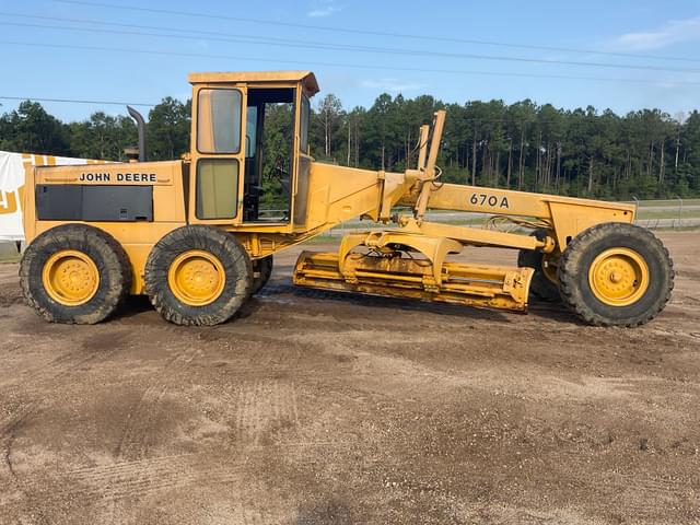 Image of John Deere 670A equipment image 3