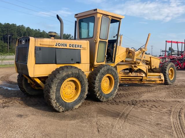 Image of John Deere 670A equipment image 4