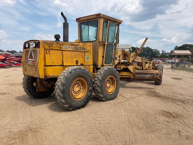Image of John Deere 670A equipment image 4