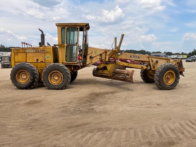 Image of John Deere 670A equipment image 3