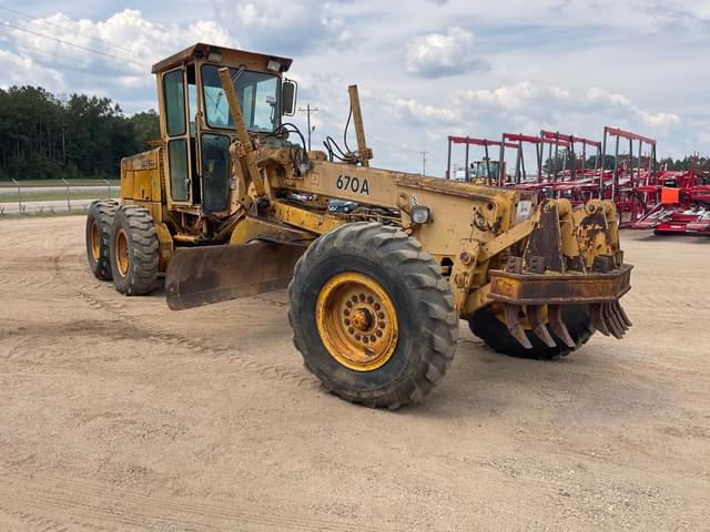 Image of John Deere 670A equipment image 2