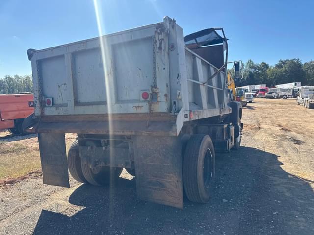 Image of Ford 8000 equipment image 3