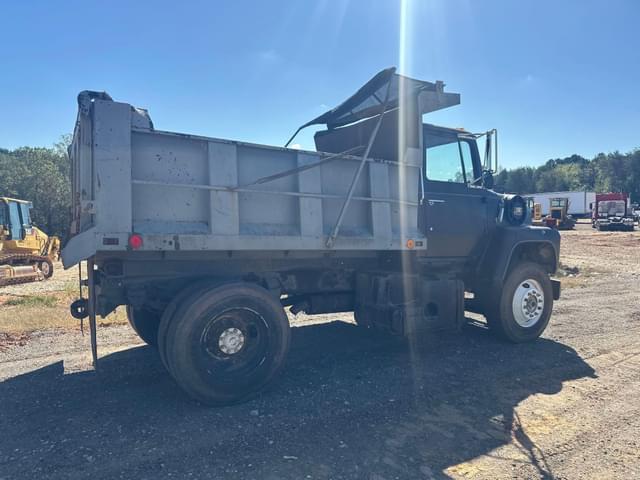 Image of Ford 8000 equipment image 2