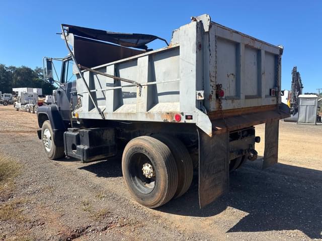 Image of Ford 8000 equipment image 4