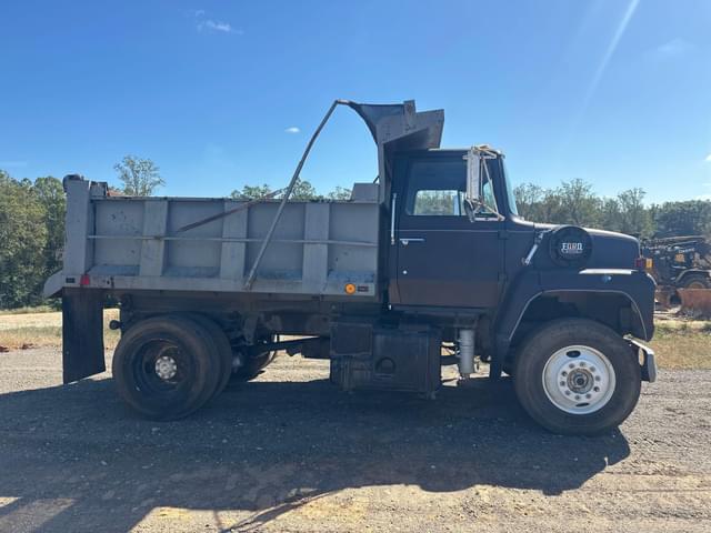 Image of Ford 8000 equipment image 1
