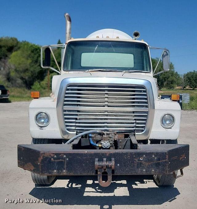 Image of Ford 8000 equipment image 1