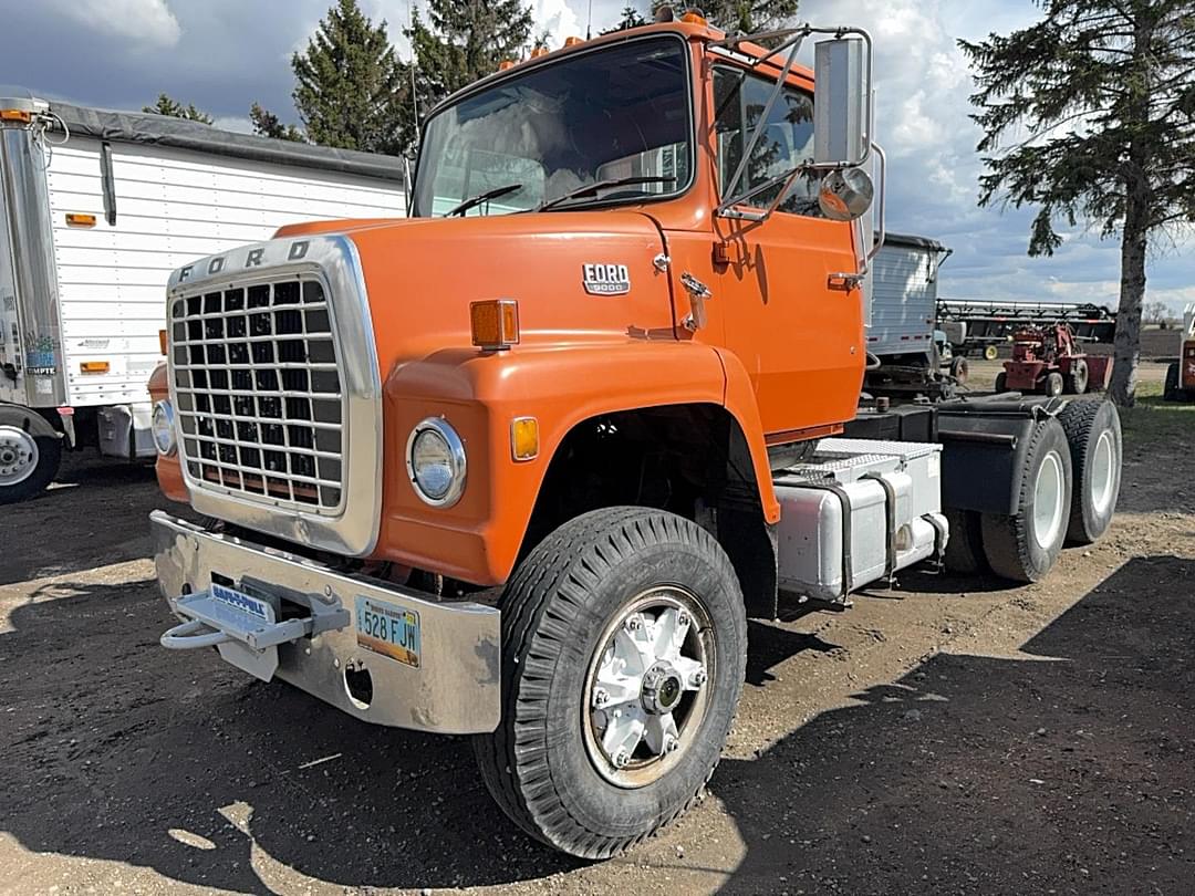 Image of Ford F-9000 Primary image