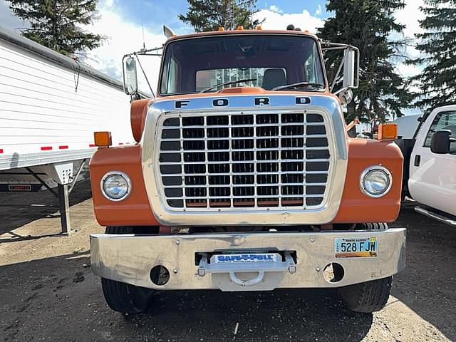 Image of Ford F-9000 equipment image 1