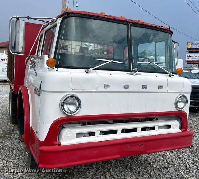 Image of Ford C700 equipment image 1