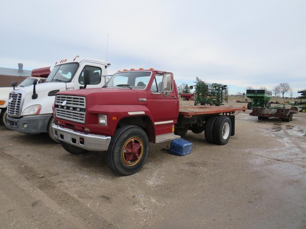 1982 Ford F-700 Equipment Image0