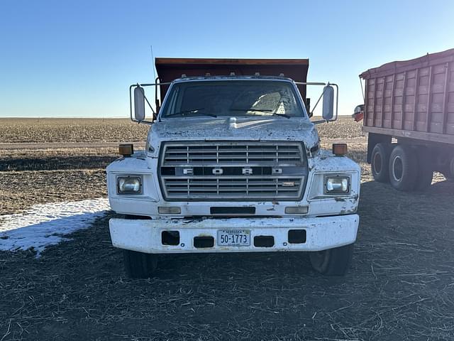 Image of Ford F-700 equipment image 2