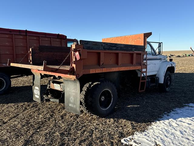 Image of Ford F-700 equipment image 4