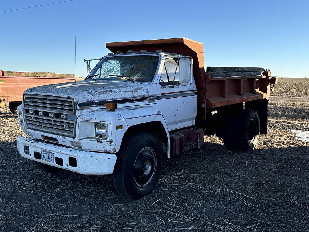 Image of Ford F-700 Primary image