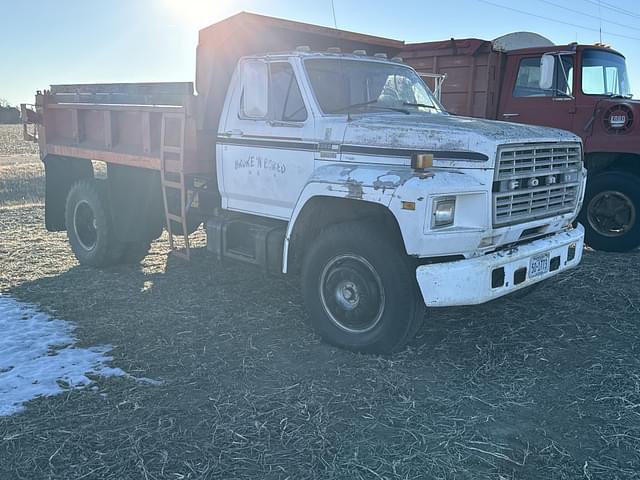 Image of Ford F-700 equipment image 1