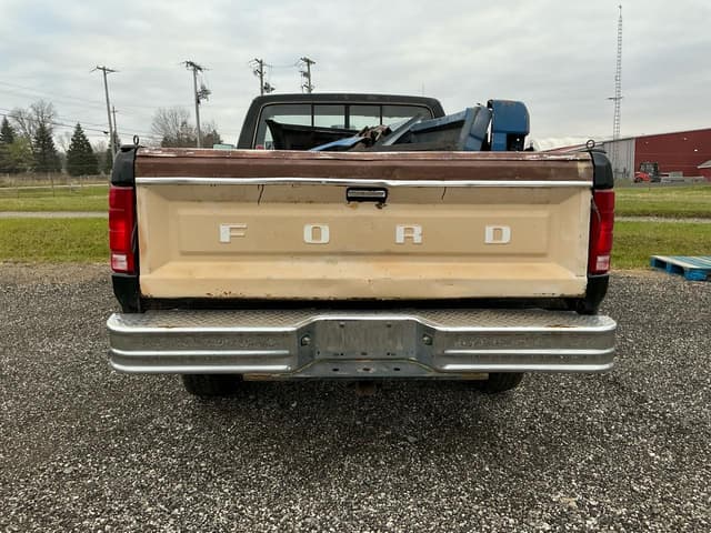 Image of Ford F-250 equipment image 3