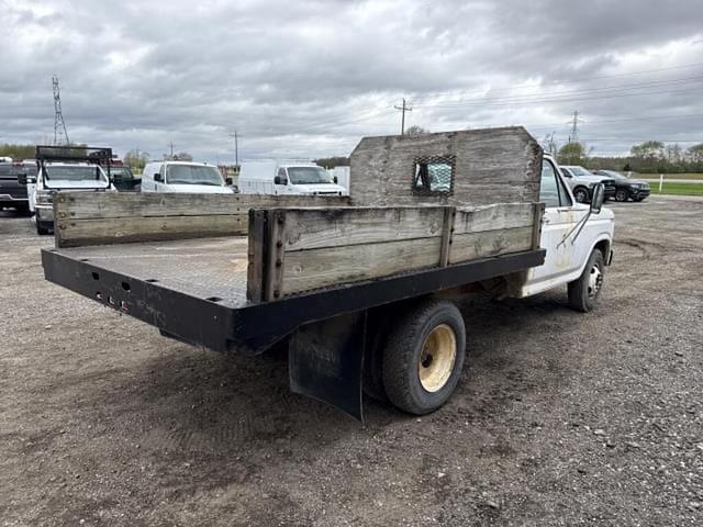 Image of Ford F-350 equipment image 3