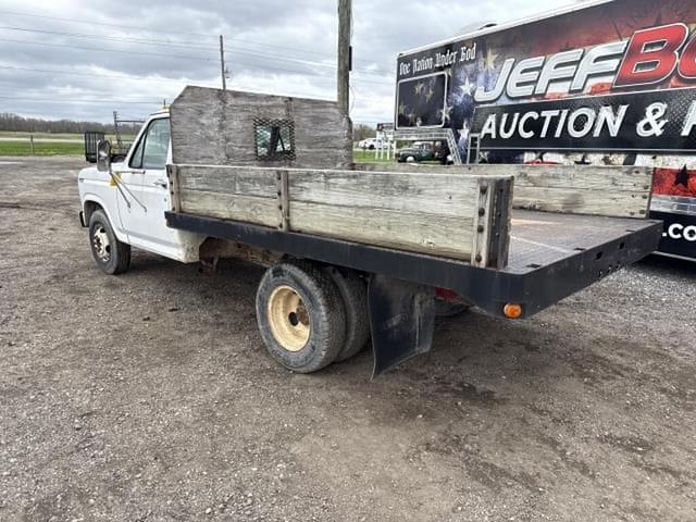 Image of Ford F-350 equipment image 1