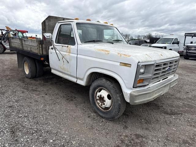 Image of Ford F-350 equipment image 4