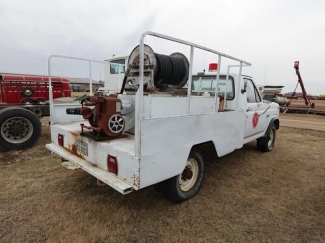 Image of Ford F-350 equipment image 4