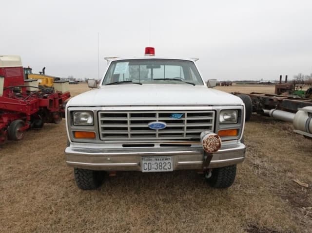 Image of Ford F-350 equipment image 2