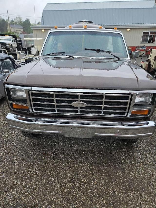 Image of Ford F-350 equipment image 1