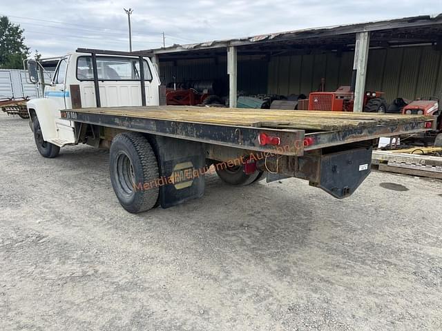 Image of Ford F-600 equipment image 3