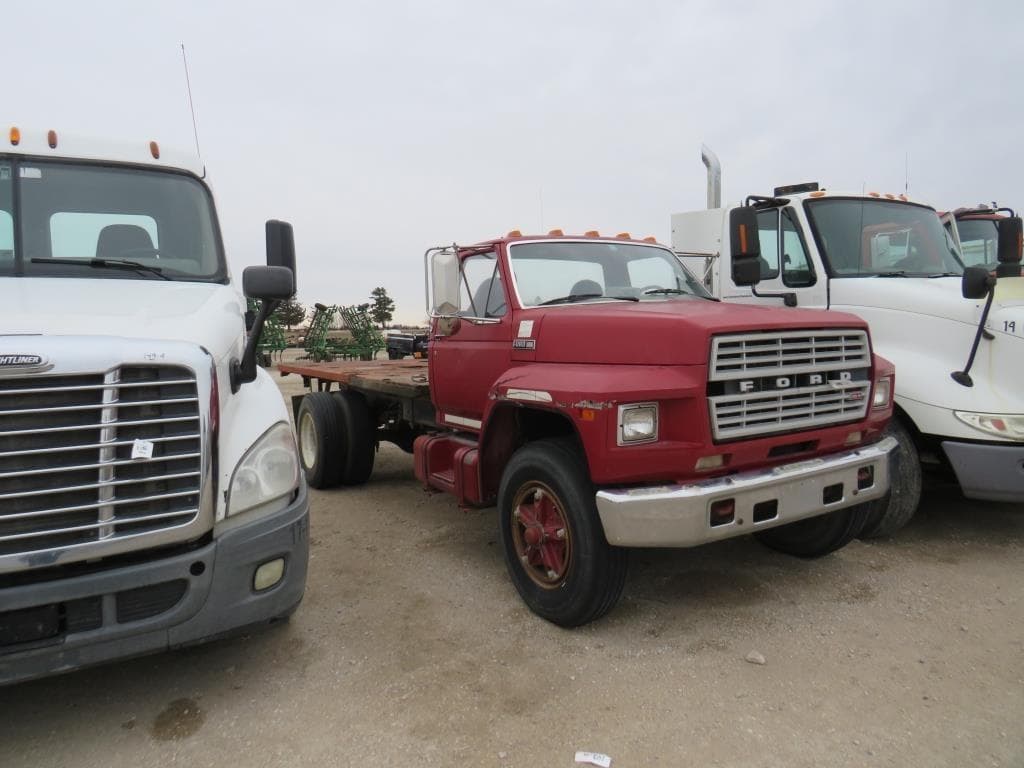 Image of Ford F-700 Primary image