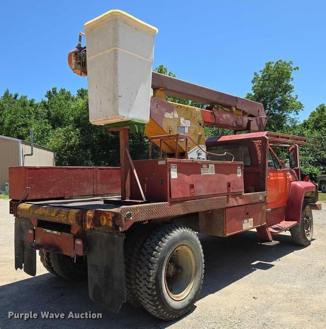 Image of Ford F-700 equipment image 4