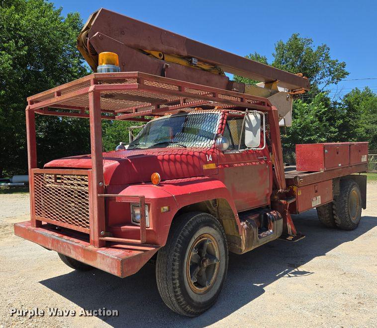 Image of Ford F-700 Primary image