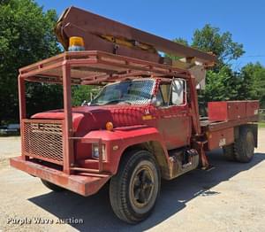 1982 Ford F-700 Image