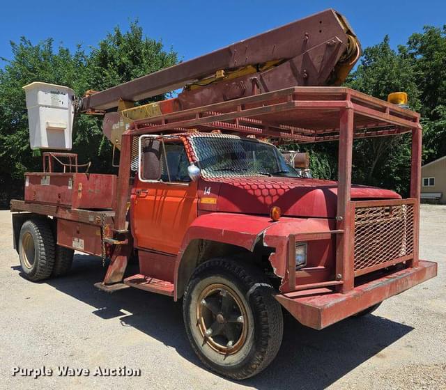 Image of Ford F-700 equipment image 2