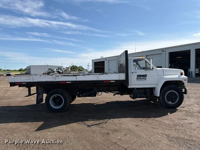 Image of Ford F-700 equipment image 3