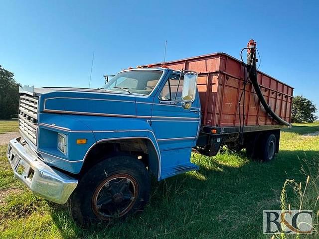 Image of Ford F-700 equipment image 2