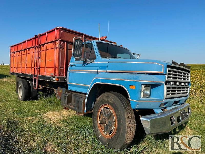 Image of Ford F-700 Primary image