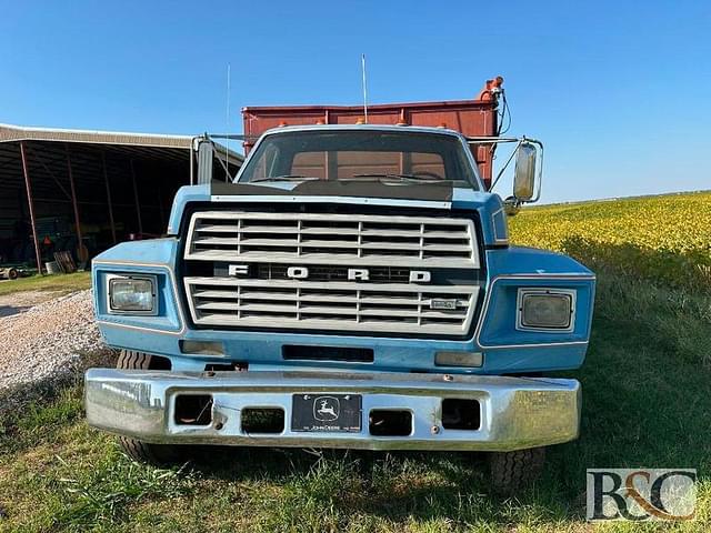 Image of Ford F-700 equipment image 1