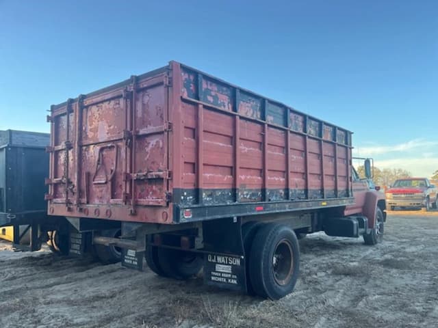 Image of Ford F-700 equipment image 3