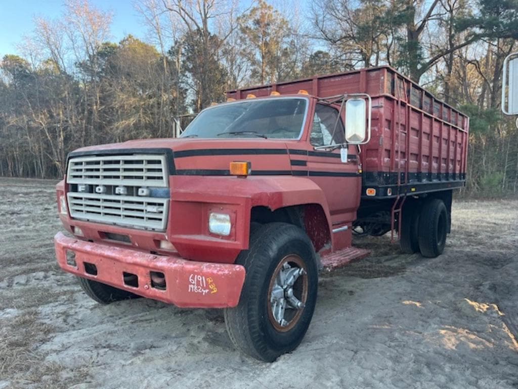 Image of Ford F-700 Primary image