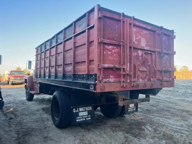 Image of Ford F-700 equipment image 2