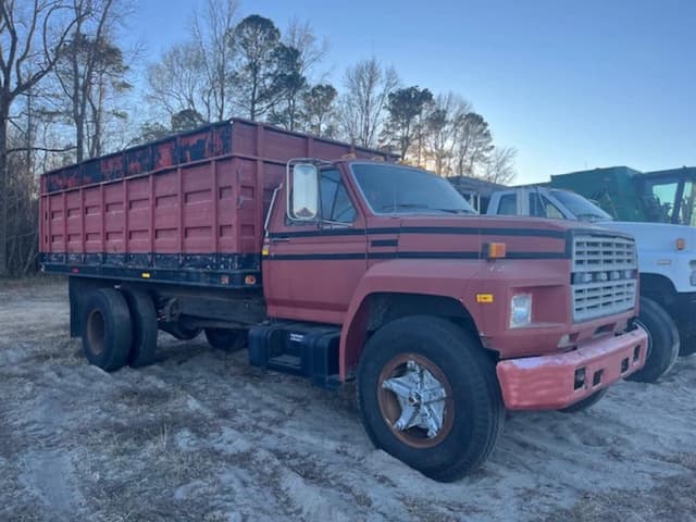 Image of Ford F-700 equipment image 1