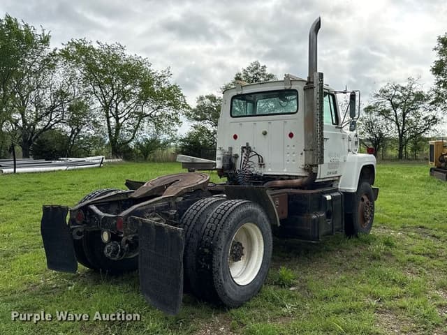 Image of Ford F-8000 equipment image 4