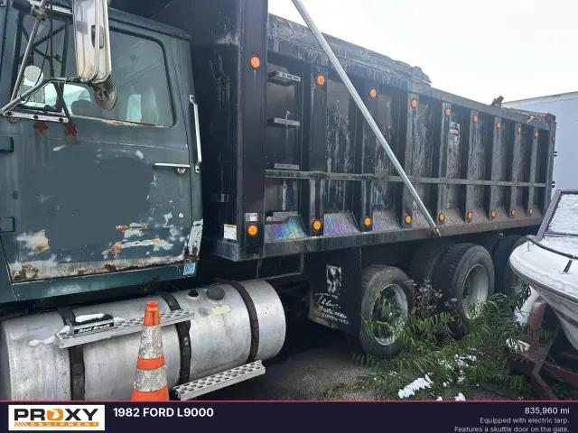 Image of Ford L9000 equipment image 2