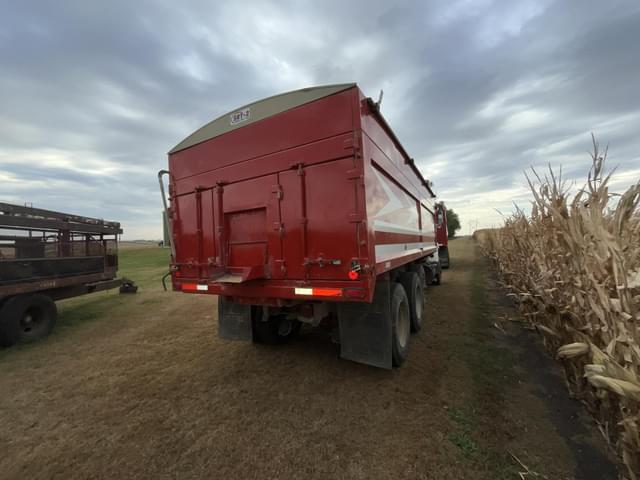 Image of Ford L9000 equipment image 3