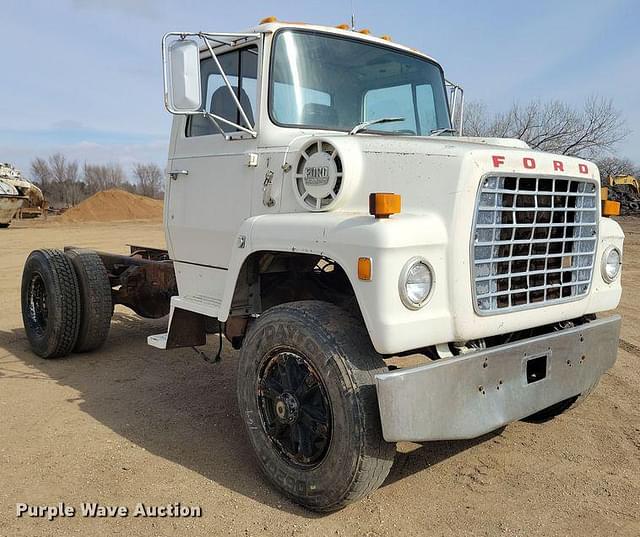 Image of Ford LN8000 equipment image 2