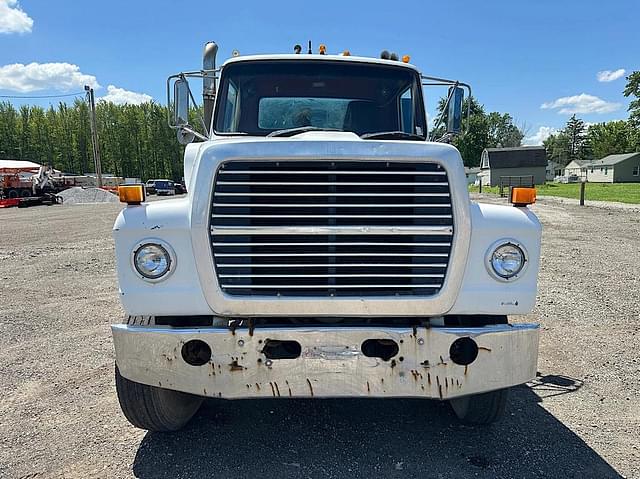 Image of Ford LT9000 equipment image 1