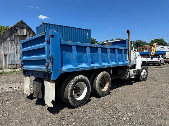 Image of Ford LT9000 equipment image 4